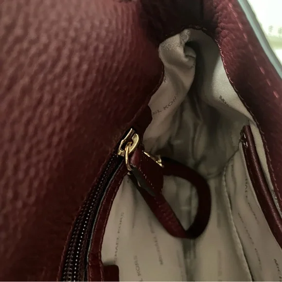 Michael Kors Evie leather medium shoulder bag with flap in Burgundy EC - Picture 10 of 12
